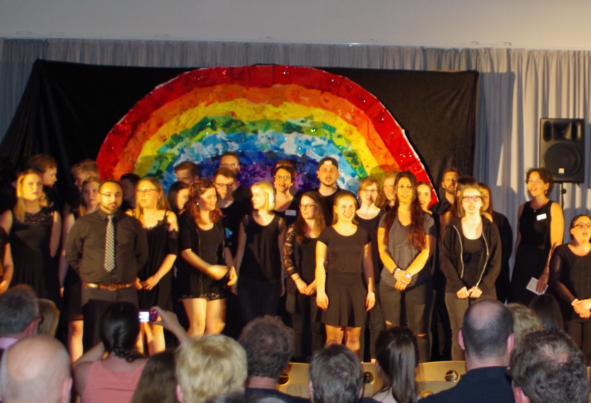 Regenbogen-Revue der Unterstufen – ein Bericht von Janna Pienkos