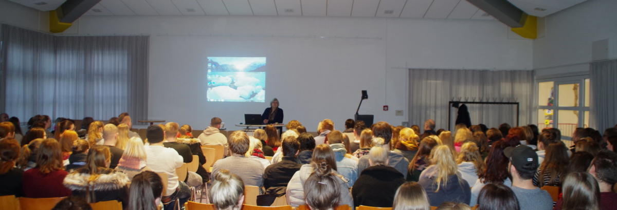 Auftakt zur Projektwoche „90 Jahre EFS“ mit einem Vortrag von Prof. Dr. Wilfried Hellmann (Hochschule OS)