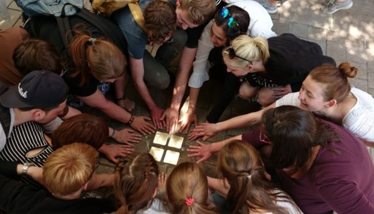 Stolpersteinandacht 2017: Erinnern ist eine Kraft gegen die Gleichgültigkeit
