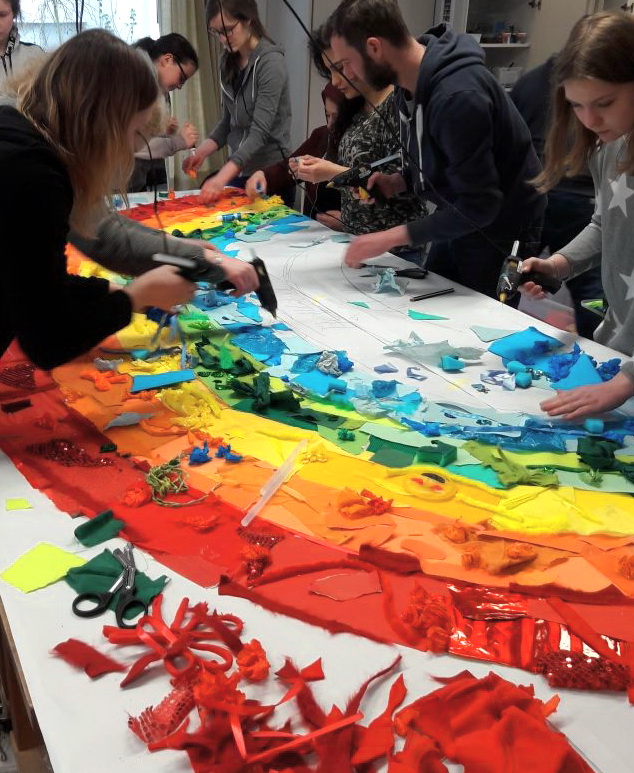 Einladung zur Regenbogen-Revue der Unterstufen, 20. April 18, 20.00 Uhr