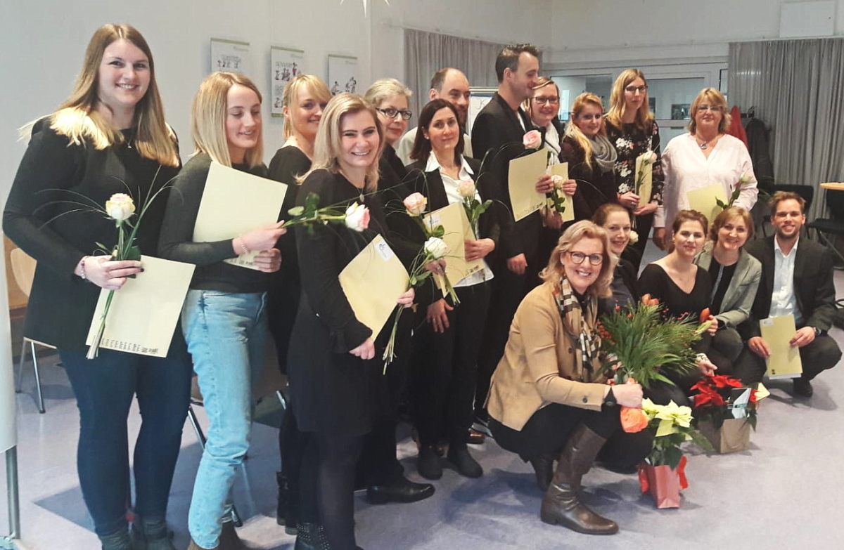 Feierstunde in der Aula: Zertifikatsübergabe an die Absolvent*innen der Fortbildung „SOE“